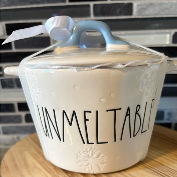 Rae Dunn Disney Frozen Olaf Ceramic Baker - Picture 2 of 2